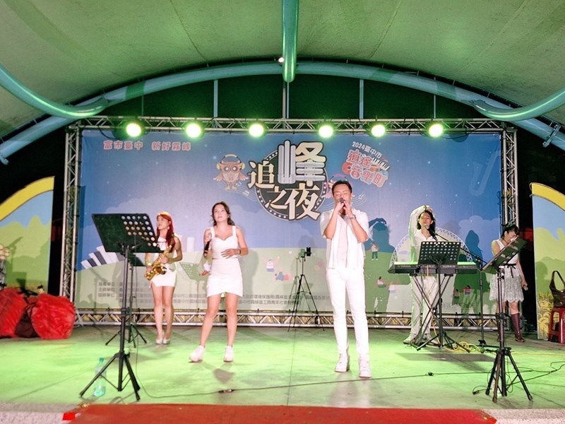 飛翔樂團演出